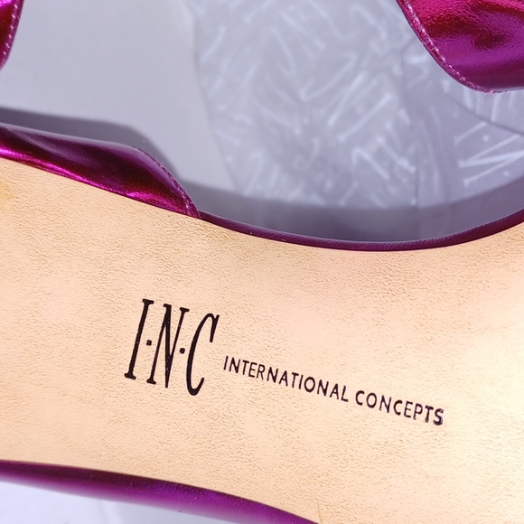 Fuchsia high heels - Picture 3 of 10